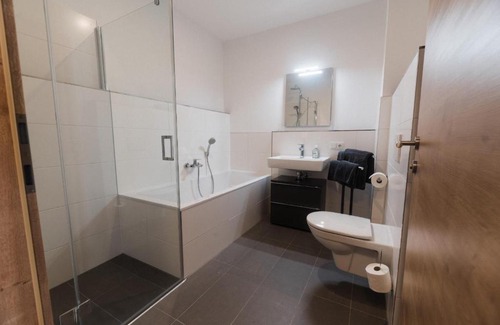 Bad Ischl Apartment | Ferienwohnung Bergsonne mit Sonnenbalkon und Tiefgaragen Parkplatz