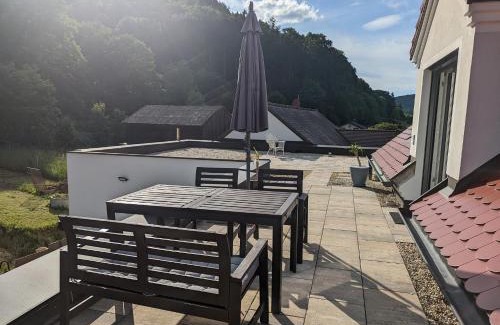 Riedenburg Apartment | Ferienwohnung Blick Schloss Prunn