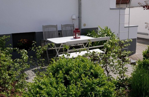 Michelbach Apartment | Ferienwohnung Blumengarten - apartment/flat, shower or bath, WC, as good as new