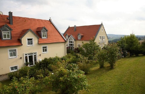 Neualbenreuth Apartment | Ferienwohnung mit Terrasse und Voll Ausgestatteter Küche