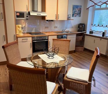 Bad Elster Apartment | Ferienwohnung Elsterveilchen 100 m bis zur Soletherme und Theater