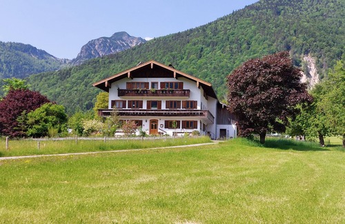 Schleching Apartment | Ferienwohnung für 2 Personen, 45 m², Wohnzimmr, Schlafzimmer, Dusche/wc, Balkon, Wlan