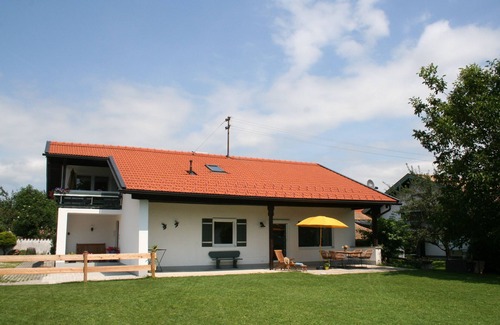 Marquartstein Apartment | Ferienwohnung Flori mit Zwei Schlafzimmern 75 qm
