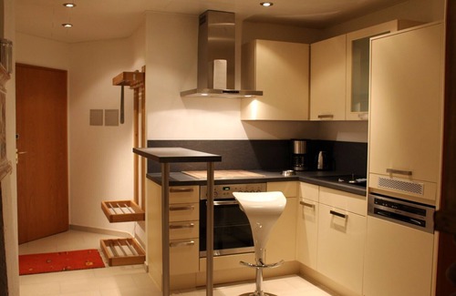 Ettenhausen Apartment | Ferienwohnung Geigelsteinblick, 85qm, OG, 2 Schlafzimmer, Kachelofen, Balkon