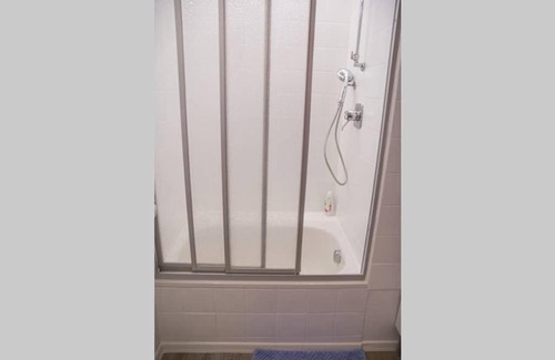 Forchheim District Apartment | Ferienwohnung - Große Souterrain Wohnung mit Wintergarten