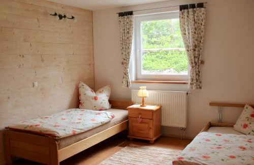 Saaldorf-Surheim Apartment | Ferienwohnung Handweberei Huber
