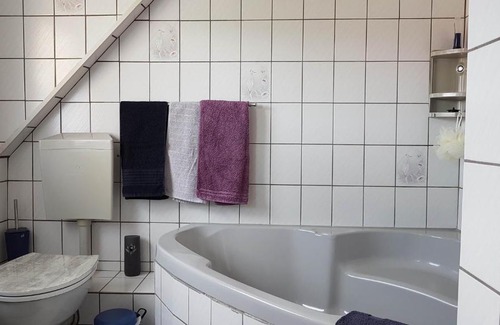 Kassel Apartment | Ferienwohnung in Gartenlandschaft