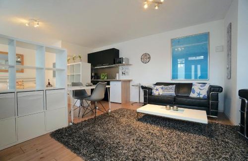 Eckernfoerde Apartment | Ferienwohnung Kajüte am Borbyer Kurpark von Eckernförde