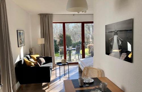 Gustow Apartment | Ferienwohnung-Klaus-Stoertebeker-mit-Sonnenterrasse-Garten-zwischen-Strand-Wald-und-Wiese