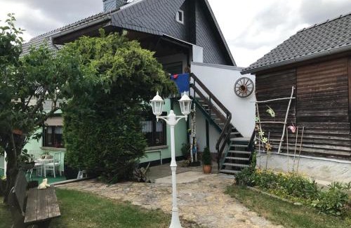 Steinthaleben Apartment | Ferienwohnung Krause oben
