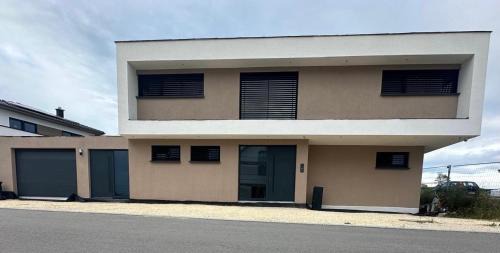 Meßkirch Apartment | Ferienwohnung Kunterbunt