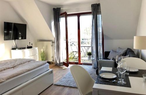 Gustow Apartment | Ferienwohnung-Mary-Poppins-mit-Balkon-zwischen-Strand-Wald-Wiese-im-Suedosten-der-Insel-Ruegen
