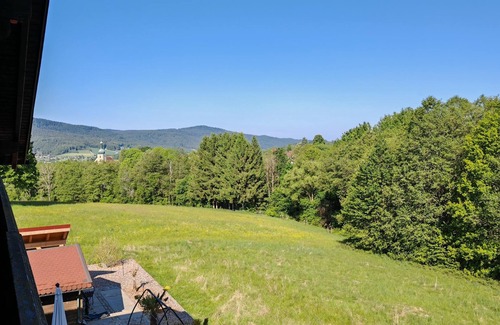 Arnbruck Apartment | Ferienwohnung mit 2 Schlafzimmern & traumhaftem Panoramablick