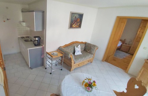 Bad Birnbach Apartment | Ferienwohnung mit Balkon | Gemütliche FeWo im Landhausstil