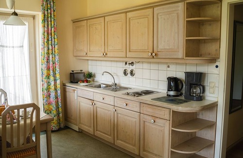 Bad Birnbach Apartment | Ferienwohnung mit Balkon und Blick in den Garten