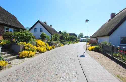 Gross Zicker Apartment | Ferienwohnung mit Meerblick und Gartennutzung - Haus Inselwind FeWo MEERduft