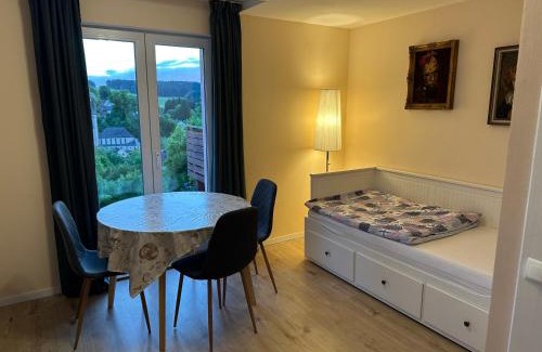 Betzweiler Apartment | Ferienwohnung mit schöner Aussicht und mit Balkon bis zu 5 Personen in Loßburg, Schwarzwald