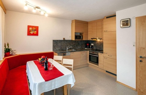 Wenns Apartment | Ferienwohnung Obergeschoss - Appartements Jeitner