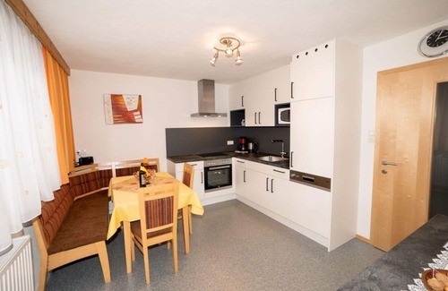 Wenns Apartment | Ferienwohnung Obergeschoss - Appartements Jeitner