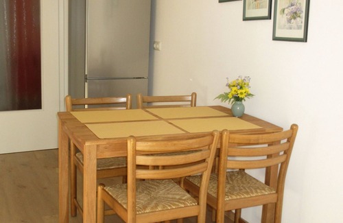 Bad Konig Apartment | Ferienwohnung Obstgarten