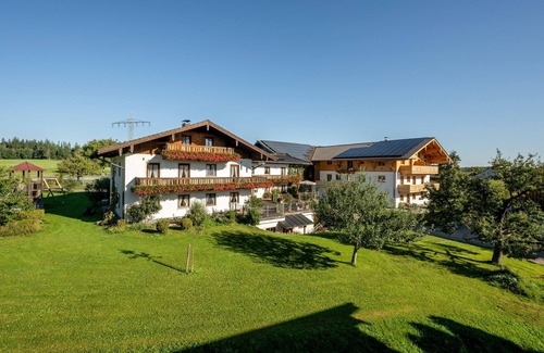 Hoslwang Apartment | Ferienwohnung "Pelhamer See", 62 qm Obergeschoss, 2 separate Schlafzimmer