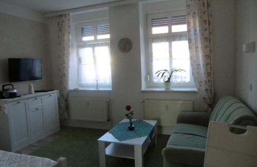 Schonebeck Apartment | Ferienwohnung Rosenflair