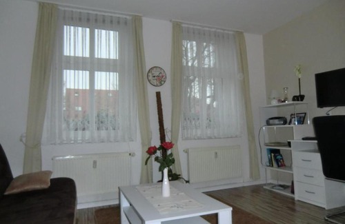 Schonebeck Apartment | Ferienwohnung Rosenflair