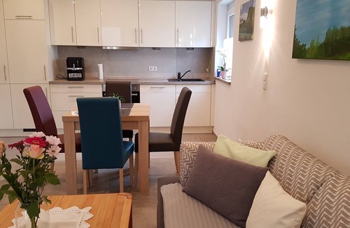 Bad Endorf Apartment | Ferienwohnung "Rositta", 45 qm Erdgeschoss, 1 separates Schlafzimmer