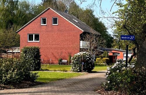 Friesoythe Apartment | Ferienwohnung Schlingshöhe - Oberwohnung mit separater Terrasse