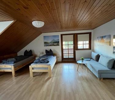 Bad Laasphe Apartment | Ferienwohnung Schneider mit Balkon