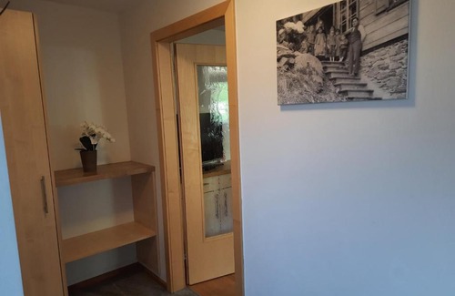 Silbertal Apartment | Ferienwohnung Schrofamühli