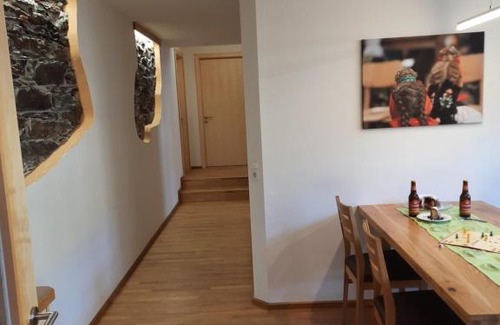 Silbertal Apartment | Ferienwohnung Schrofamühli