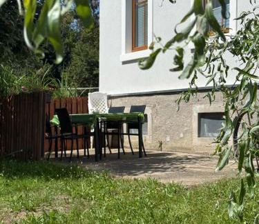 Grossschirma Apartment | Ferienwohnung Schwalbennest