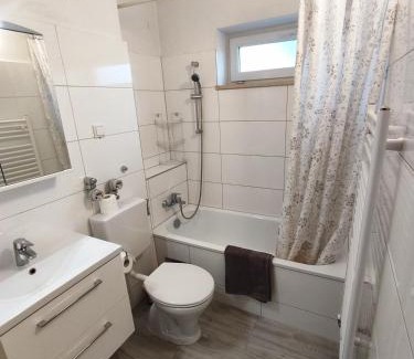 Freilassing Apartment | Ferienwohnung Sonnenfeld mit Gartenblick