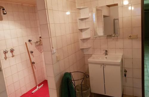 Luenen Apartment | Ferienwohnung und Monteurwohnung mit großer begehbarer Dusche