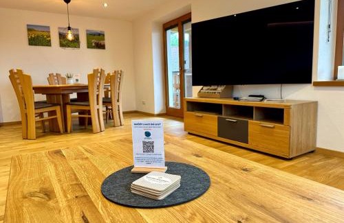 Burgberg Apartment | Ferienwohnung Weiherblick