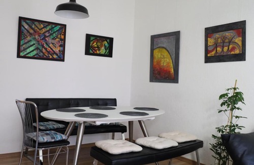 Sonnenberg Apartment | Ferienwohnungen in der Kunstgalerie Charlie und Jenny