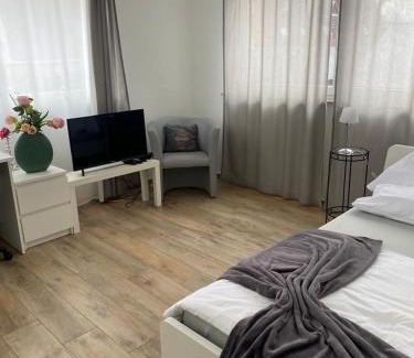 Neckartenzlingen Apartment | Ferienwohnungen Lamisto am Waldesrand