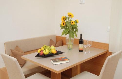 Santa Valburga Apartment | Ferienwohnungen Waldruhe
