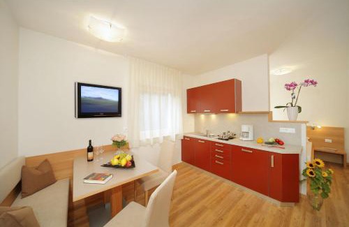 Santa Valburga Apartment | Ferienwohnungen Waldruhe