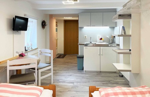 Dorgenhausen Apartment | Ferienzimmer Apfel - Ferienzimmer Elsterblick
