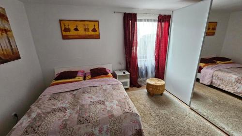 Ulm House | Ferienzimmer bei Thomas - Gemütliches Schlaf- und Wohnzimmer mit modernem Bad