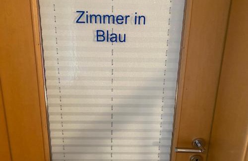 Wilhelmsdorf House | Ferienzimmer Oelhaf Zimmer in Blau Self Check-In mit Key-Tresore