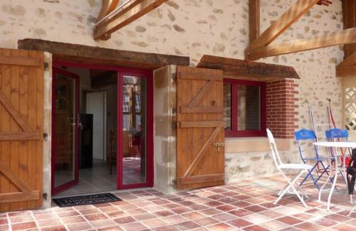 Blomard House | Ferme éco-restaurée avec jardin, jeux enfants et parking près de Néris les Bains - FR-1-489-40
