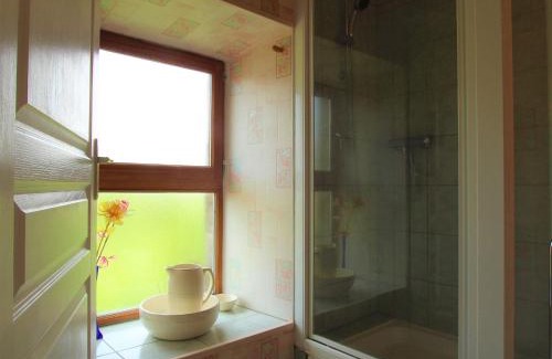 Chamalieres-sur-Loire House | Ferme rénovée avec jardin, garage et wifi gratuit à Chamalières-sur-Loire - FR-1-582-1