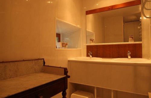 Chamalieres-sur-Loire House | Ferme rénovée avec jardin, garage et wifi gratuit à Chamalières-sur-Loire - FR-1-582-1