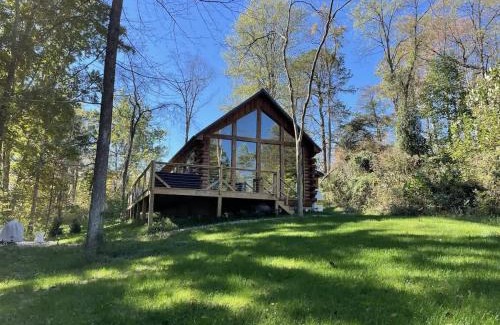 McArthur House | Fern Haven A modern take on Hocking Hills cabins