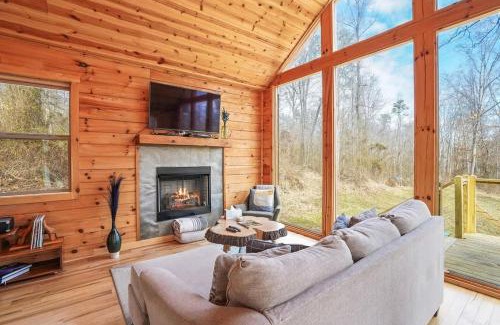 McArthur House | Fern Haven A modern take on Hocking Hills cabins