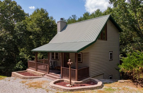 Piney Creek House | Fern Hollow - river access, privacy, pet friendly