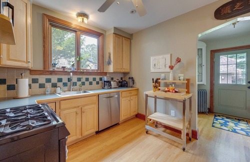 Ferndale House | Ferndale Gem, Walk to Stores & Restaurants!